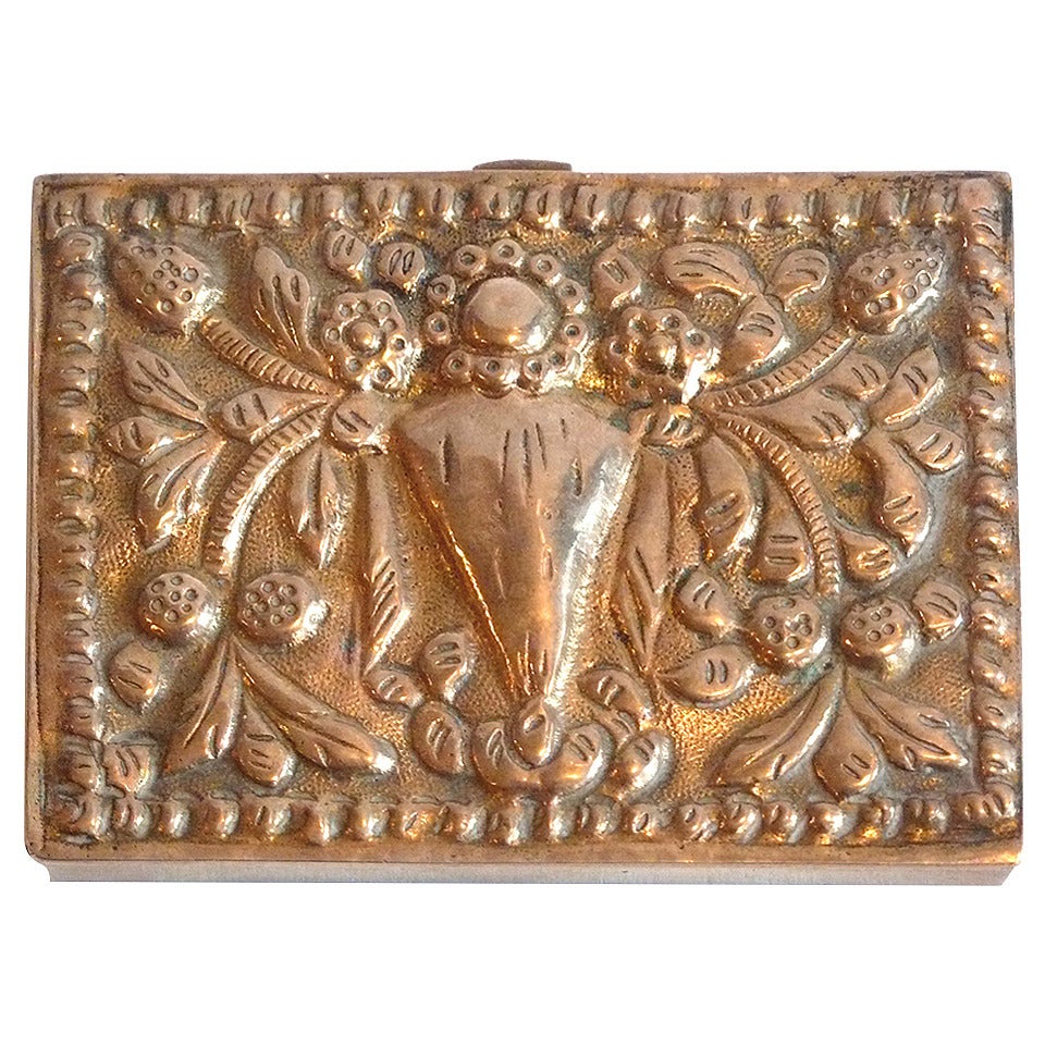 Poudrier en bronze doré Line Vautrin en vente