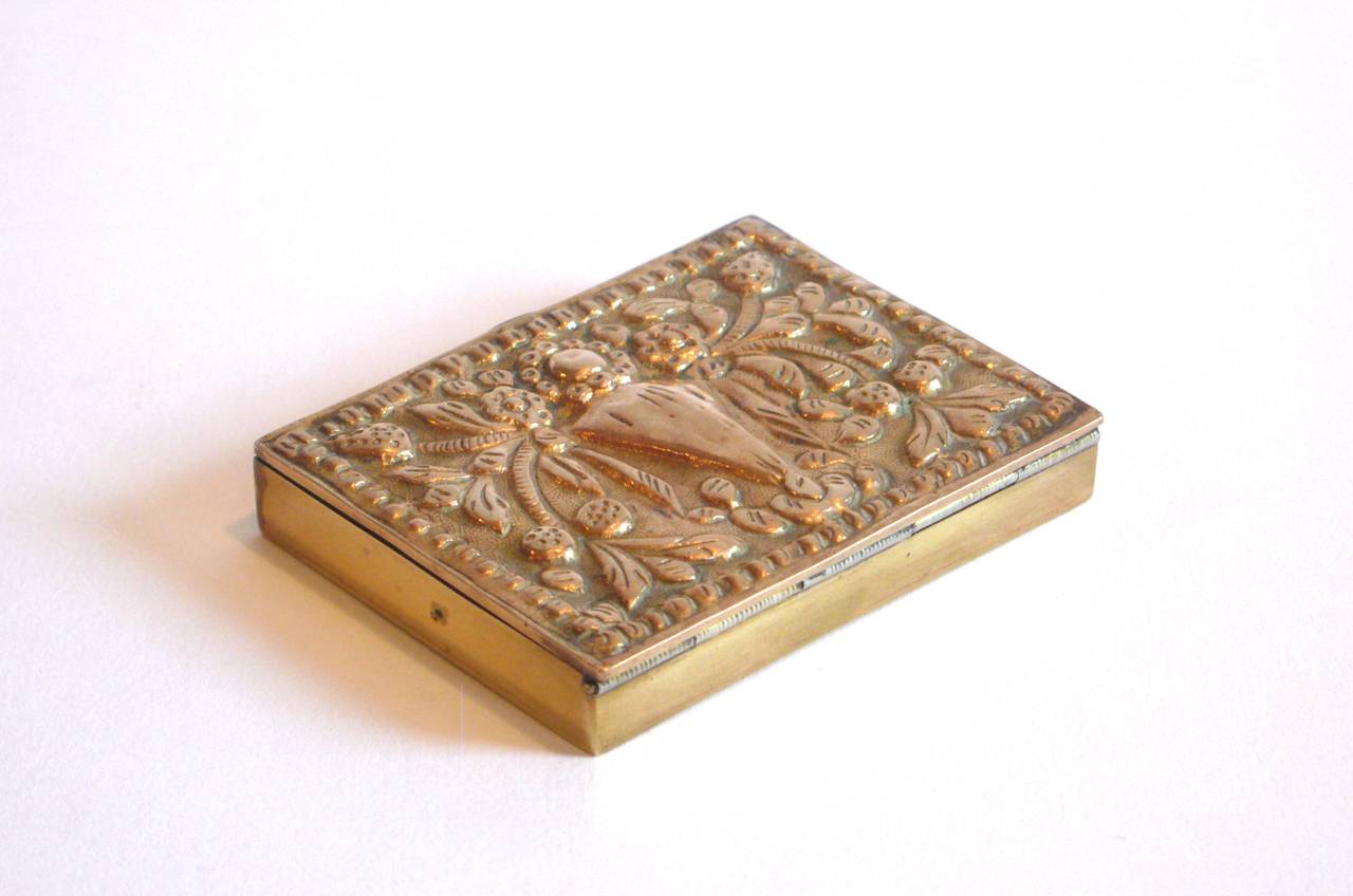 Poudrier en bronze doré Line Vautrin Bon état - En vente à New York, NY