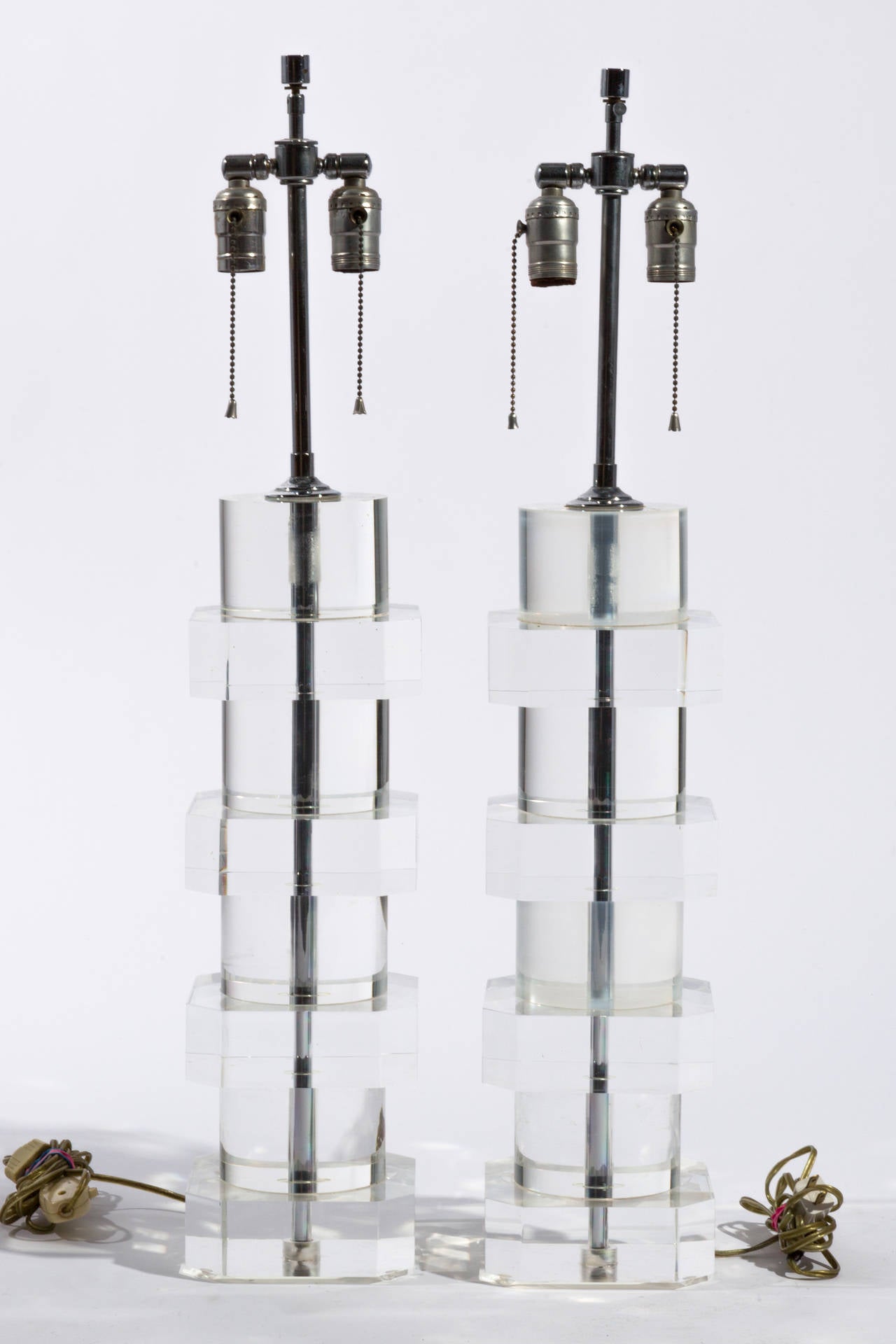 Pair of Substantial Lucite Disc Table Lamps In Good Condition In Tarrytown, NY