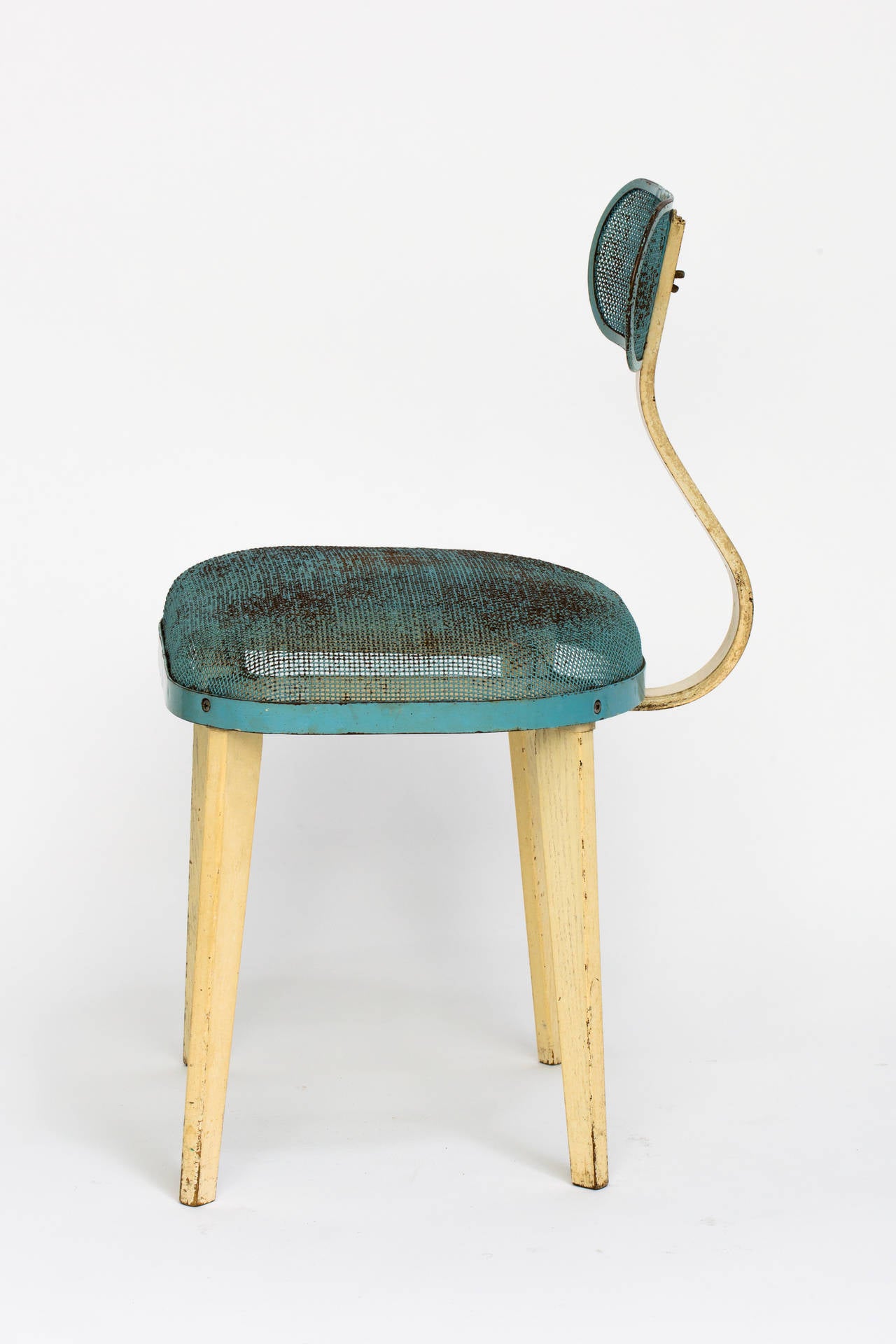 Sessel aus Metallgeflecht in der Art von Jean Prouve (amerikanisch) im Angebot
