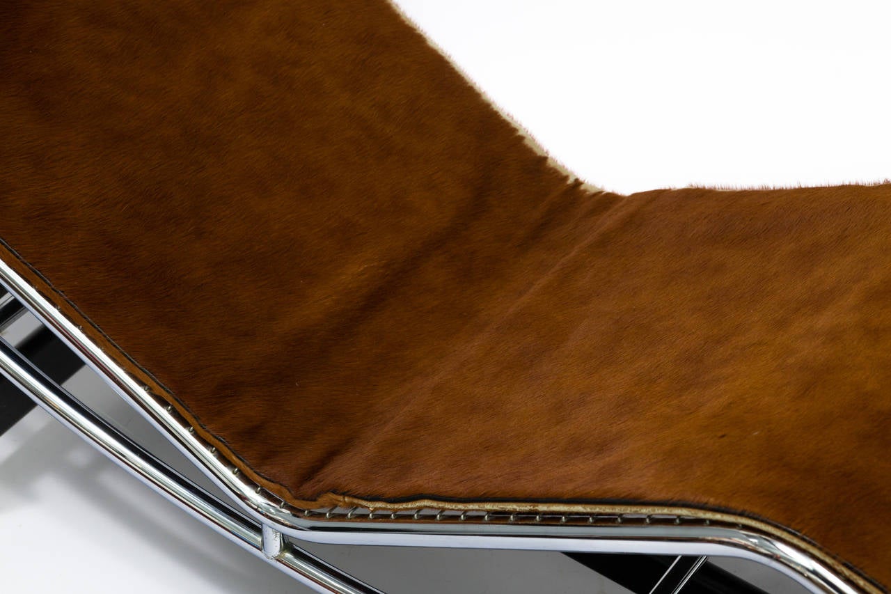 le corbusier chaise lounge cowhide