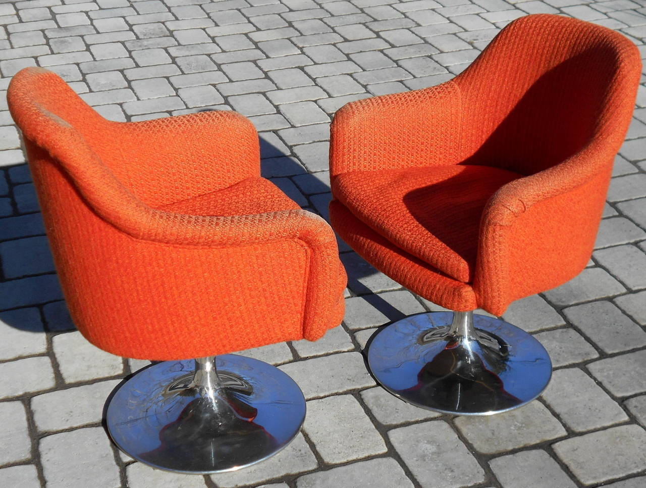 Mid-Century Modern Pair of Milo Baughman Thayer Coggin Swivel Chairs