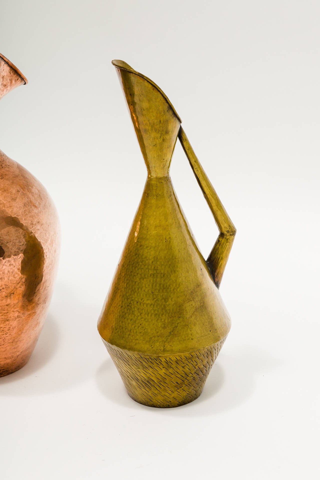 Mid-20th Century Pair of Hammered Brass and Cooper Pitcher by Egidio Casagrande