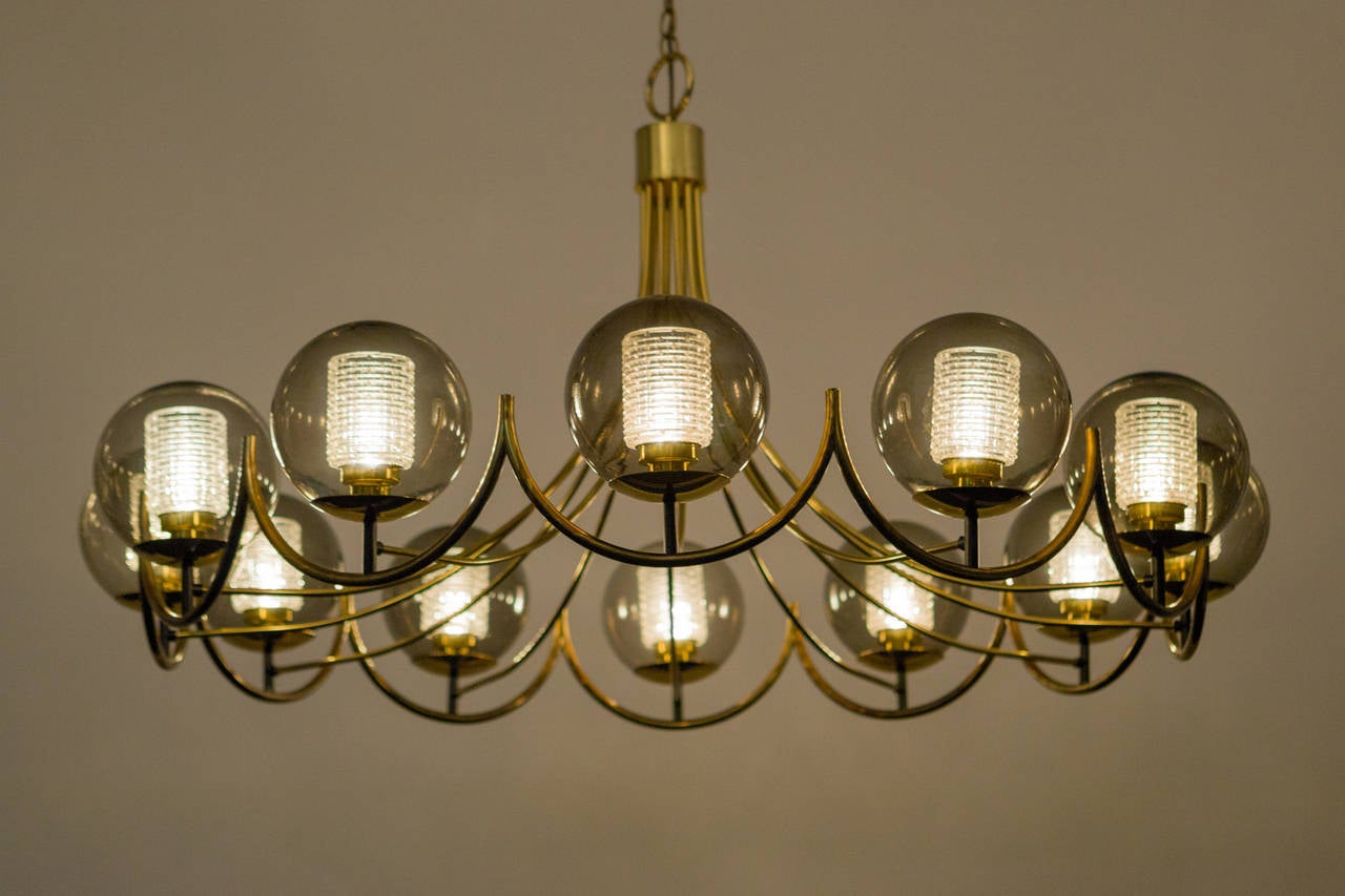 Monumental Brass and Smoked Glass Globes Chandelier by Lightolier In Good Condition In Tarrytown, NY