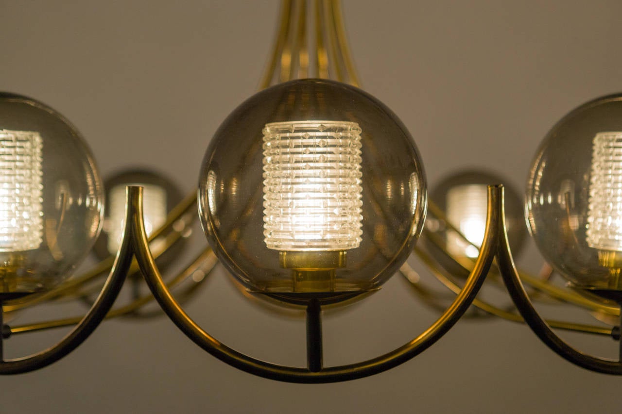 Mid-20th Century Monumental Brass and Smoked Glass Globes Chandelier by Lightolier