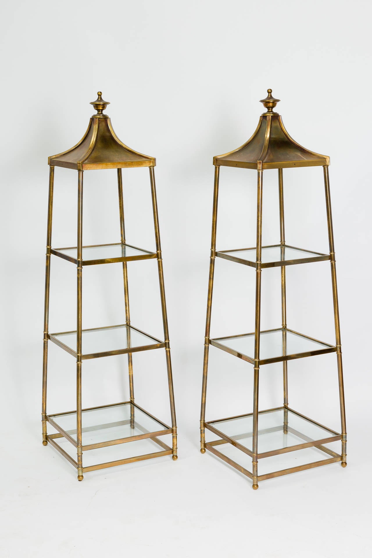 Pair of Mastercraft Brass Obelisk Étagères In Good Condition In Tarrytown, NY