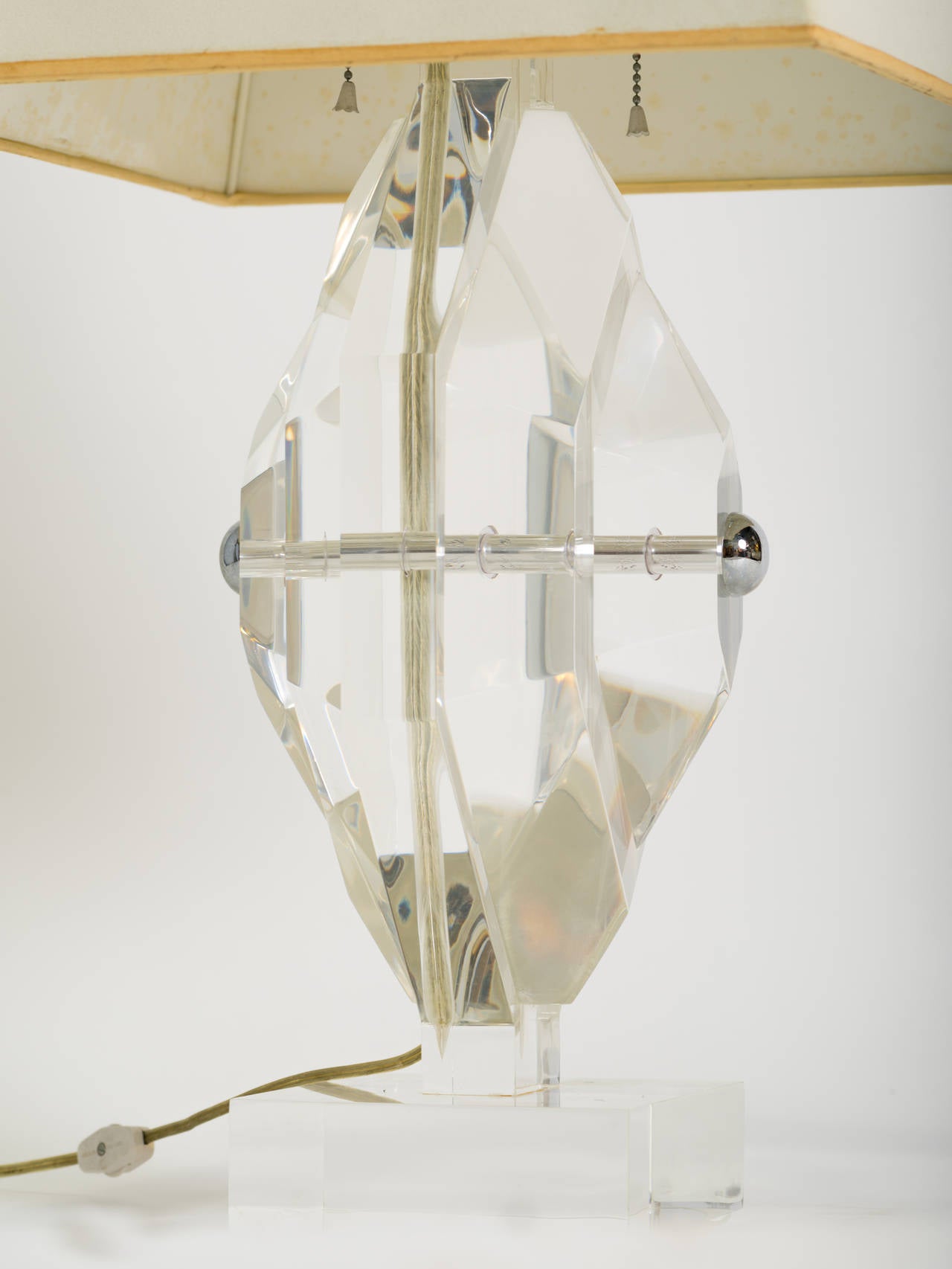 Les Prismatiques Lucite Lamp For Sale 4