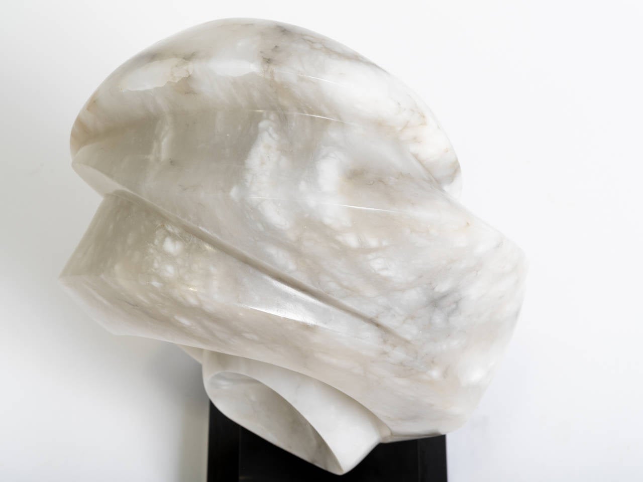 1970s White Marble Abstract Sculpture On Granite Base In Good Condition For Sale In Tarrytown, NY