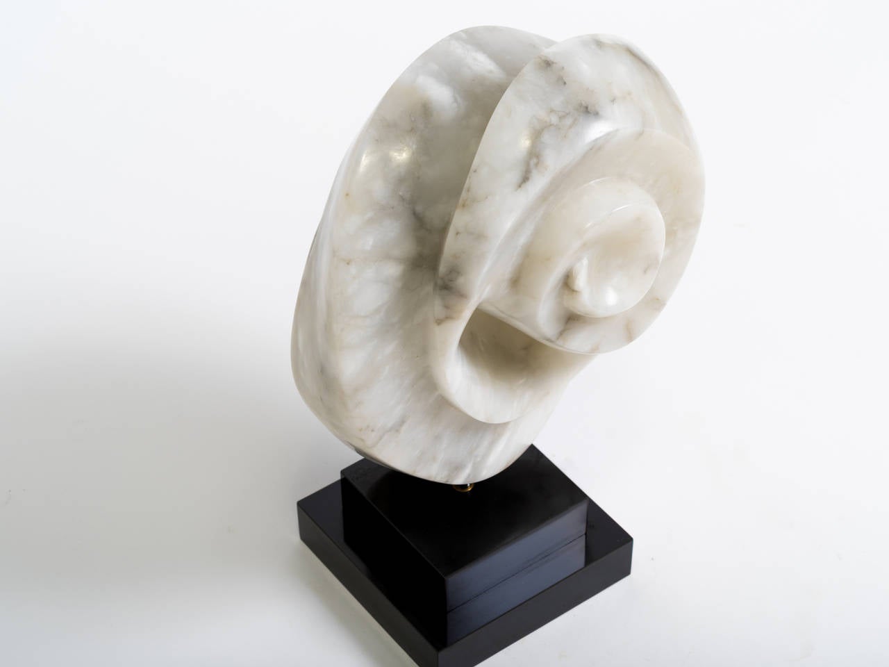 1970s White Marble Abstract Sculpture On Granite Base For Sale 3