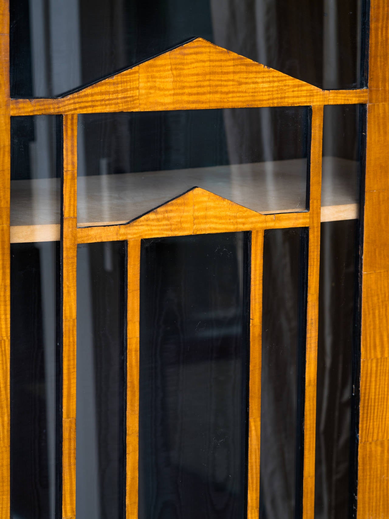 Biedermeier vitrine.