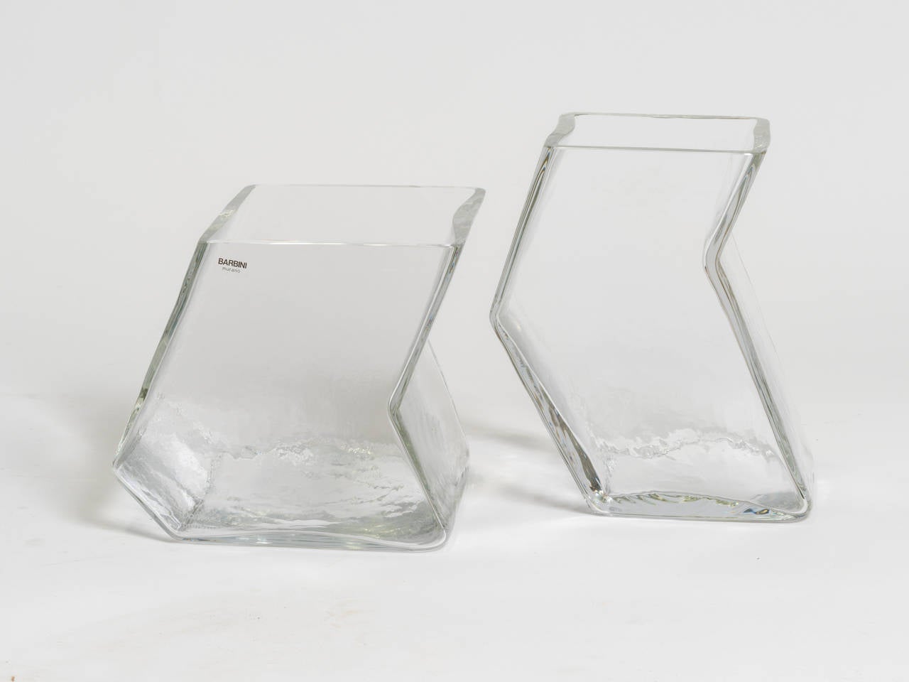 Paar Vasen aus Kunstglas von Barbini
Großes Vintage-Paar Barbini-Gefäße aus den 1970er Jahren in sehr gutem Zustand keine Chips oder Schäden. Sie behalten noch die ursprüngliche Barbini Etikett.