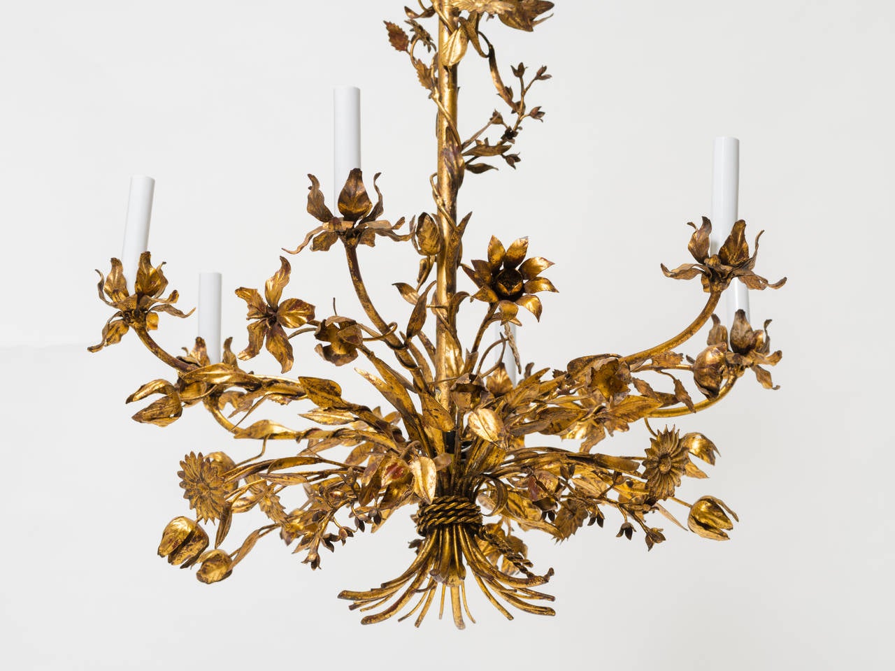 Mid-20th Century Italian Gilt Tole Chandelier In Good Condition In Tarrytown, NY