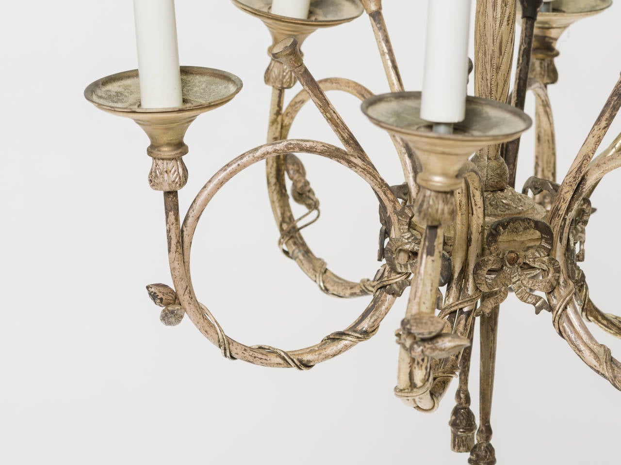 Lampadario argentato in stile francese con corni francesi in vendita 2