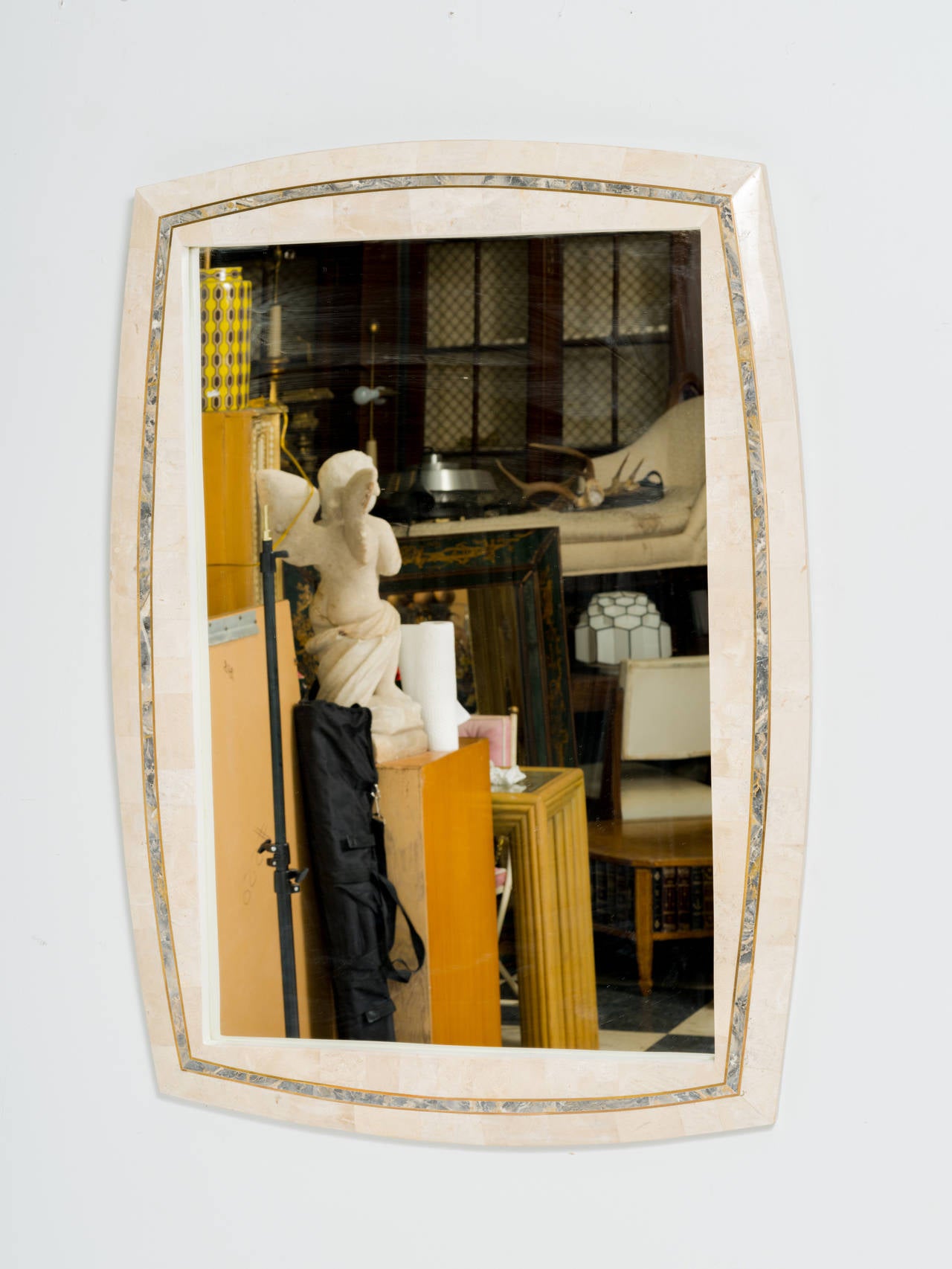 Fin du 20e siècle Miroir en pierre tessellée avec incrustation en laiton par Roche-Bobois en vente