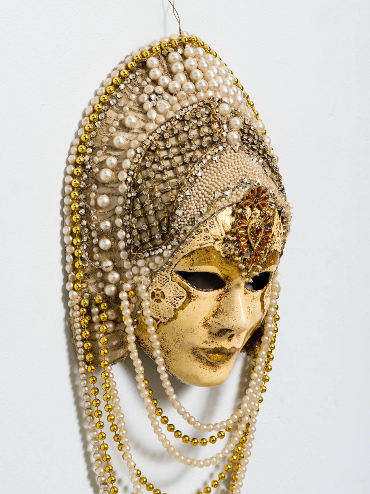 Elaborate carnival masquerade.
Full face with faux pearls.