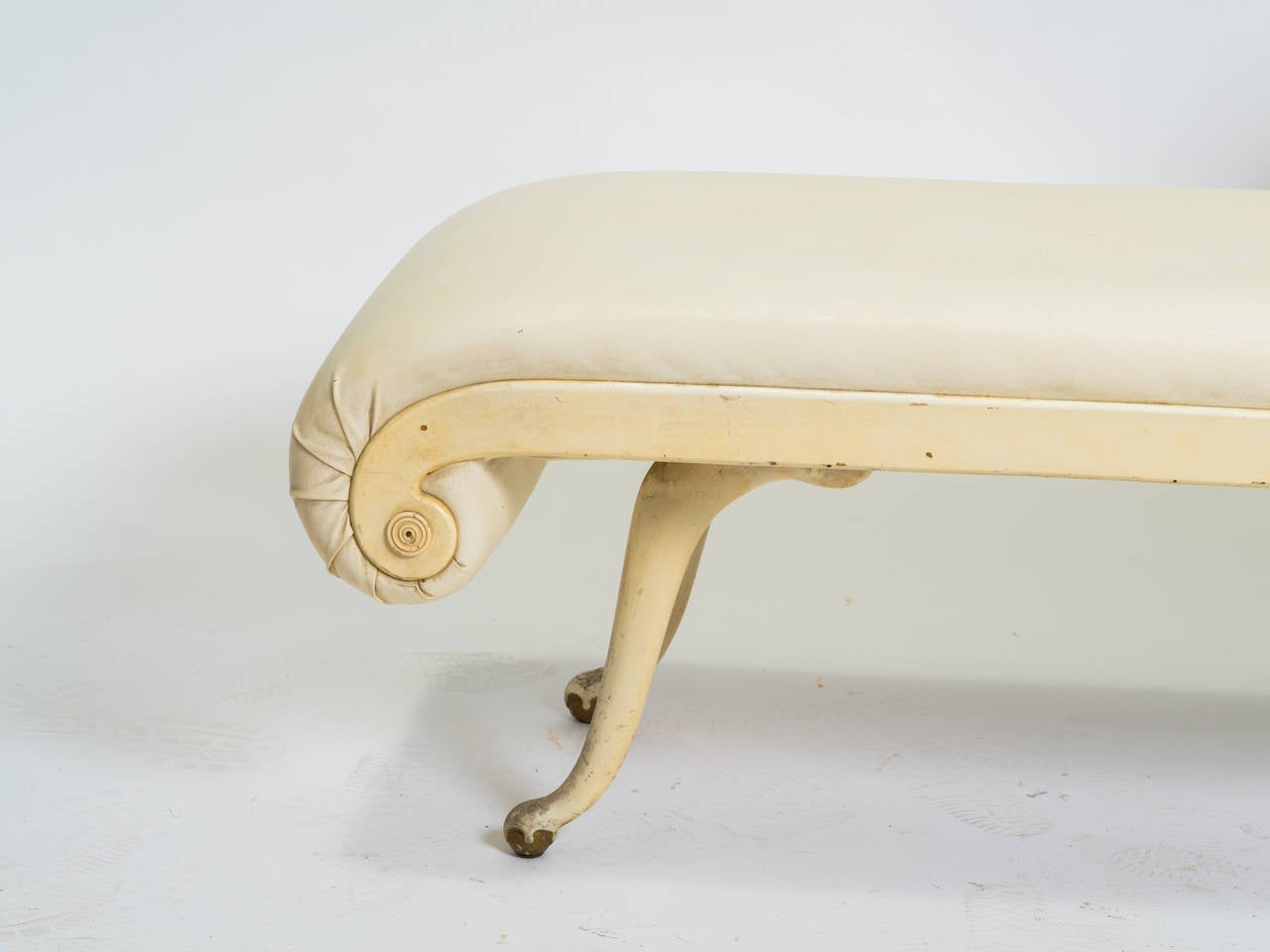 French Provincial Petite French Style Recamier