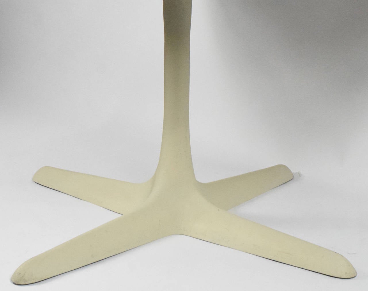 Burke/Knoll Propeller Base Table In Good Condition In Dallas, TX