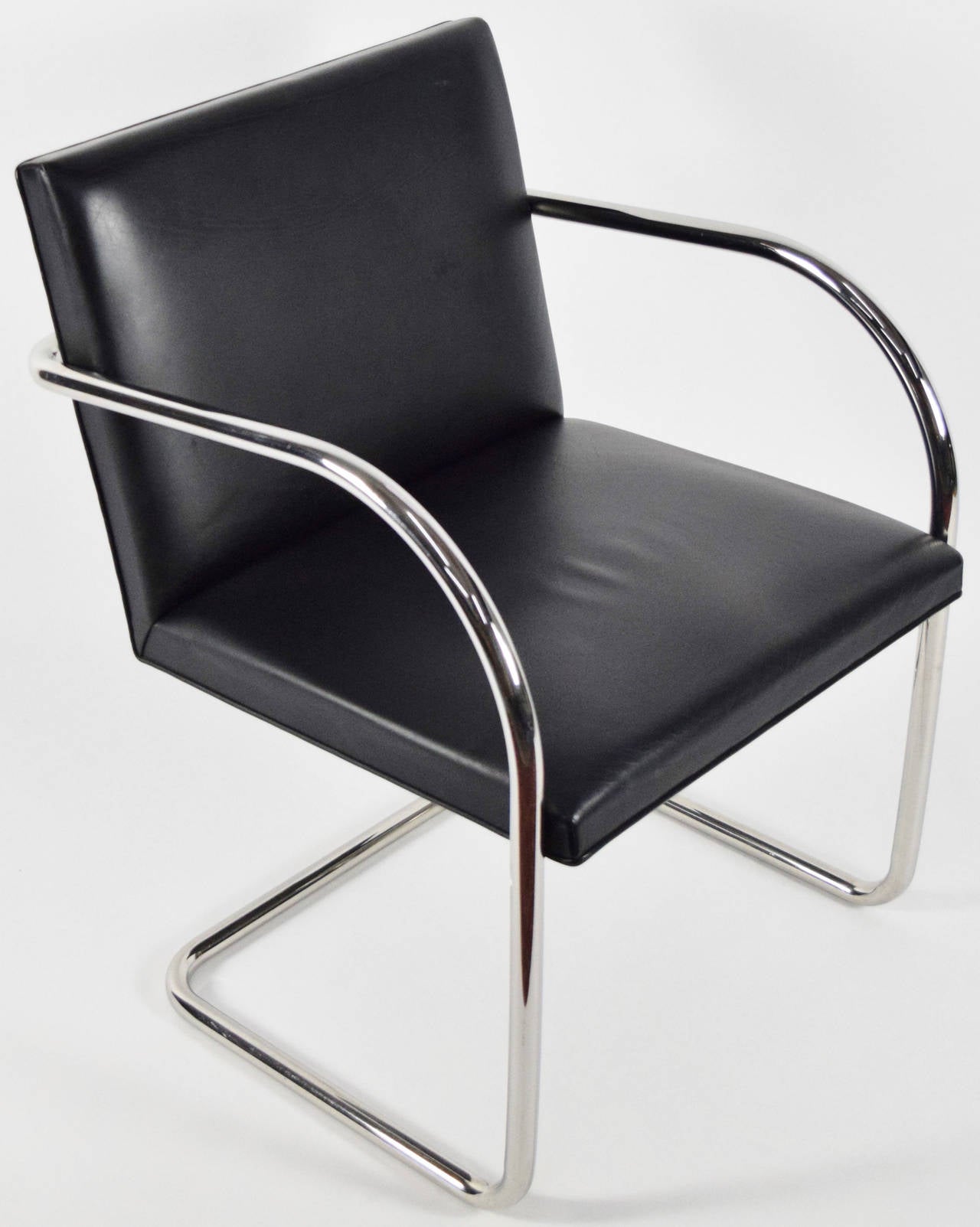 knoll brno tubular