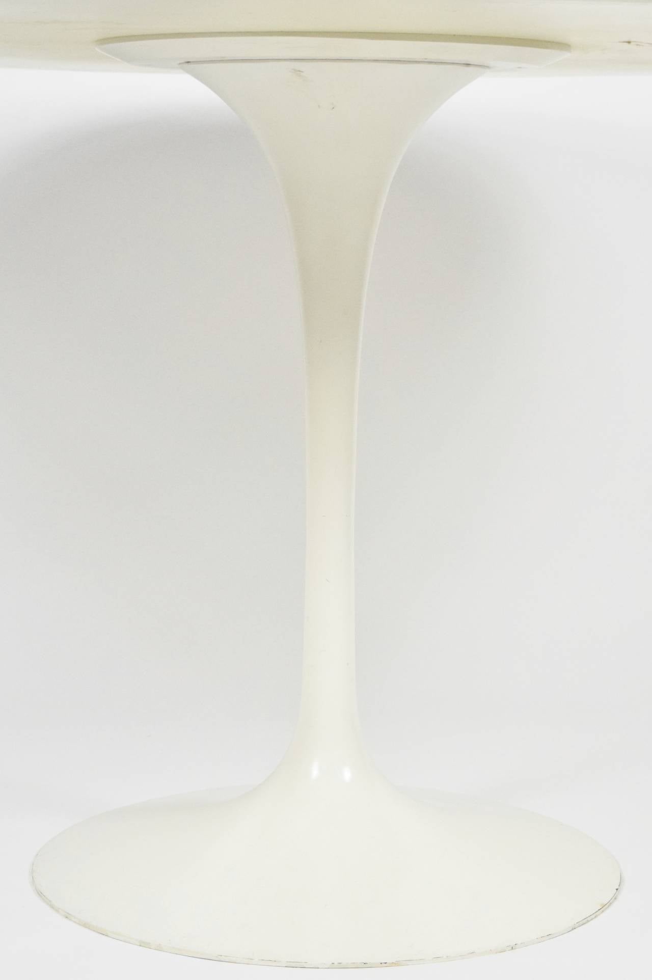 Eero Saarinen for Knoll White Laminate Tulip Table In Good Condition In Dallas, TX