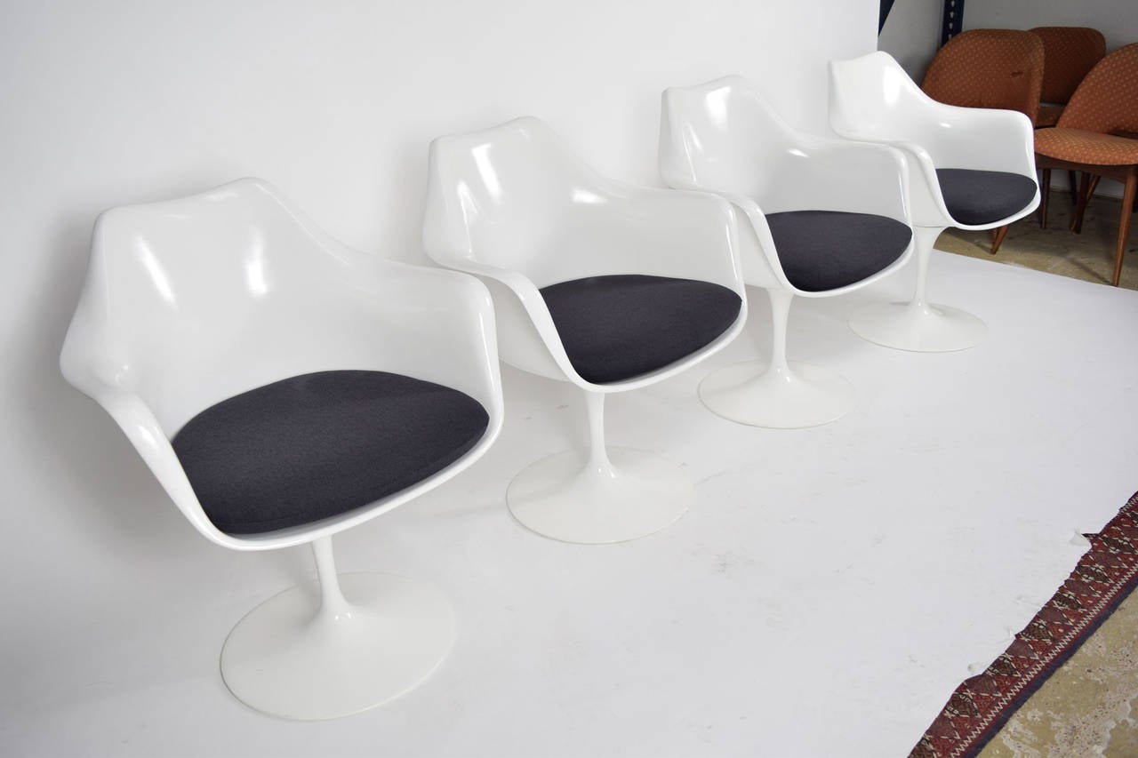 Set of Four Eero Saarinen Tulip Arm Chairs by Knoll