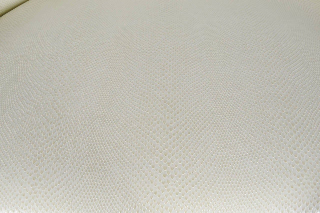 Clubsessel aus weißem Thonet-Faux-Schlangenleder und Chrom, ca. 1950er Jahre (20. Jahrhundert)