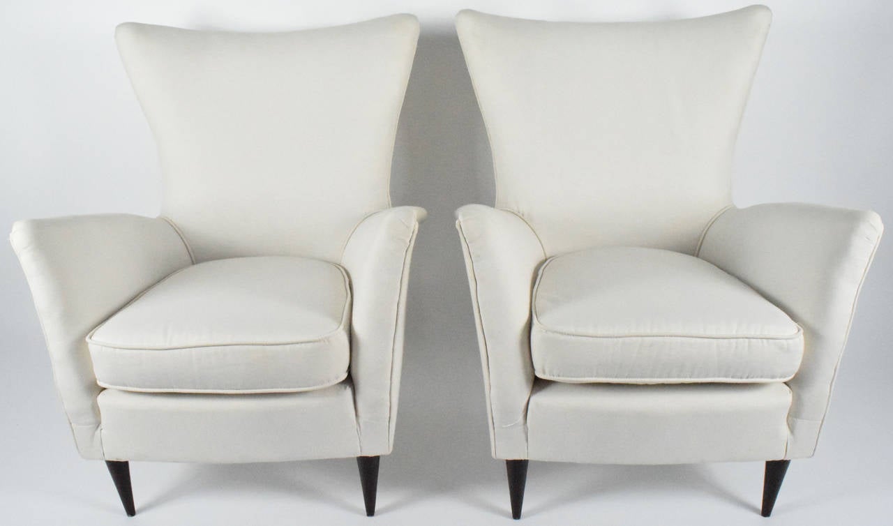 Pair of Italian Modern Lounge Chairs In Excellent Condition In Dallas, TX