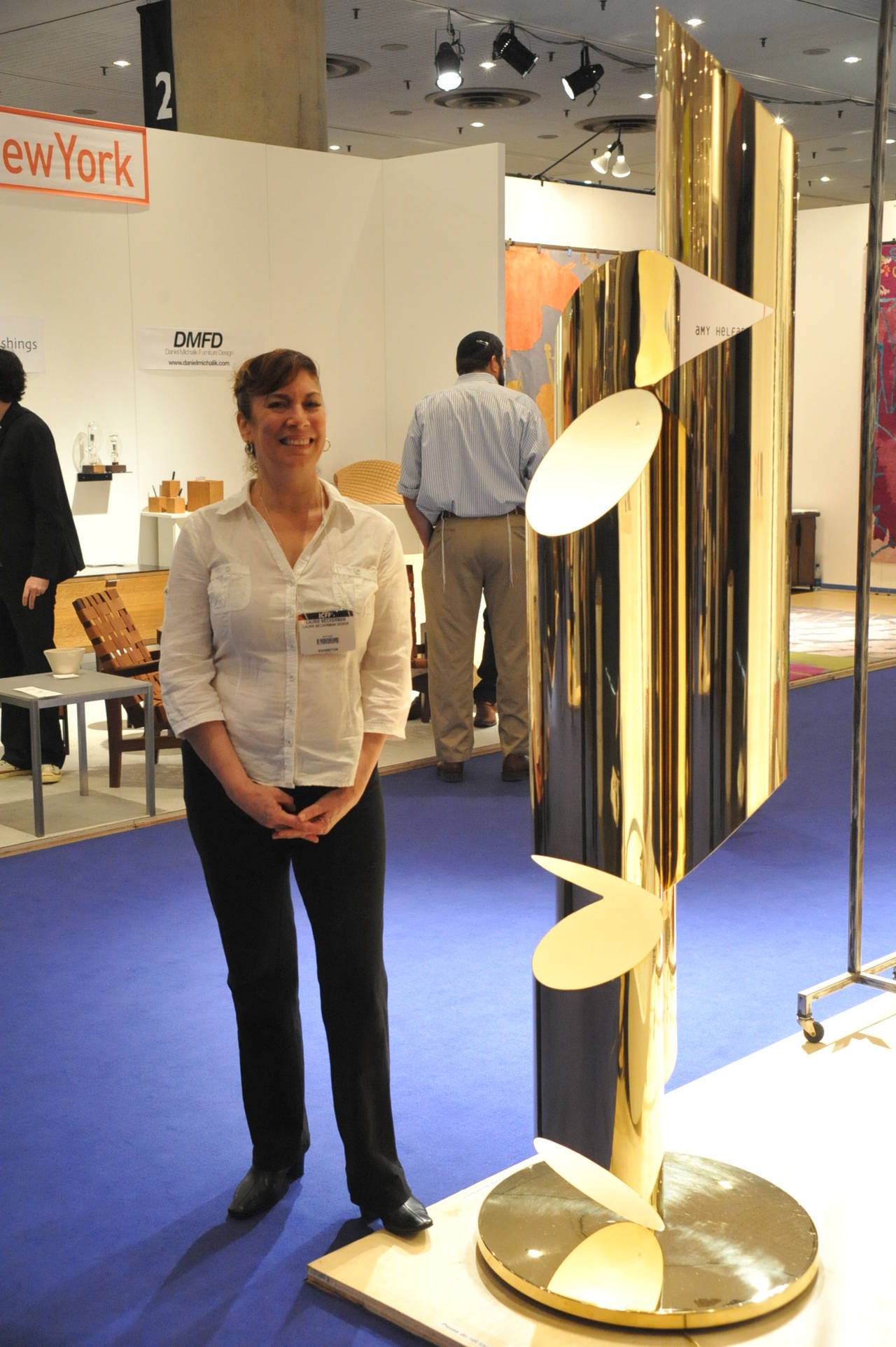 Laiton Grande lampe à anses en laiton, conçue par Laurie Beckerman en 2009 en vente