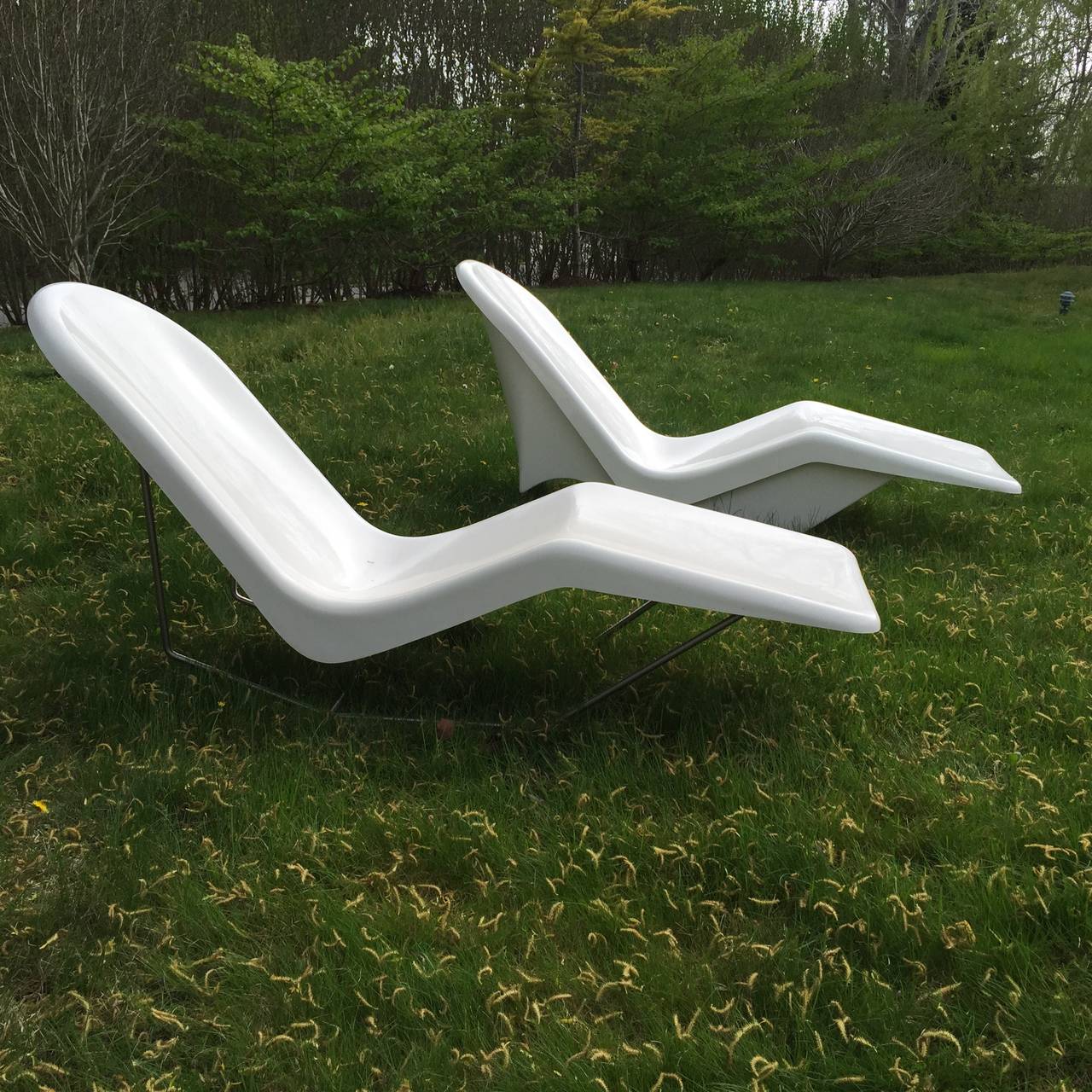 Mid-Century Inspired Fiberglass Lounge with Metal Base