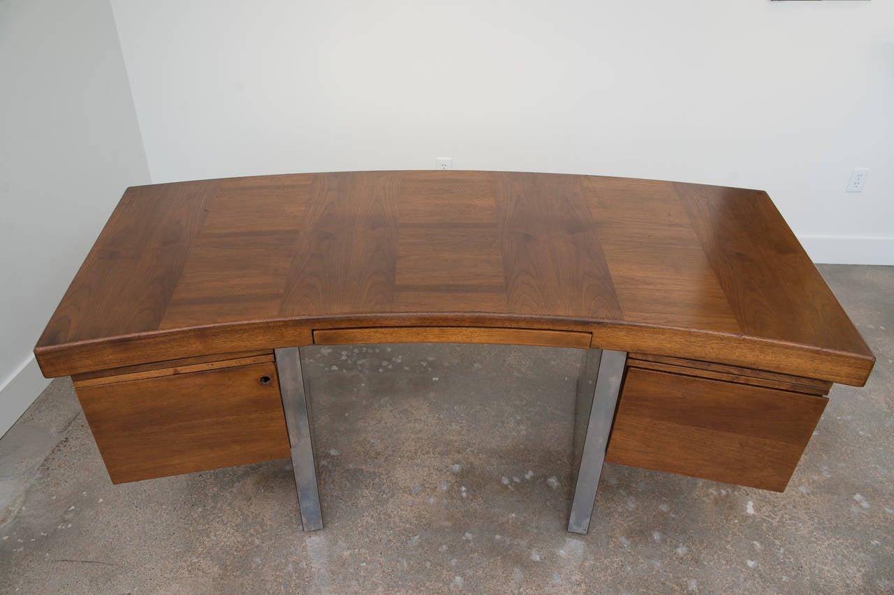 Roger Sprunger Curved Walnut and Chrome Executive Desk In Good Condition In Houston, TX