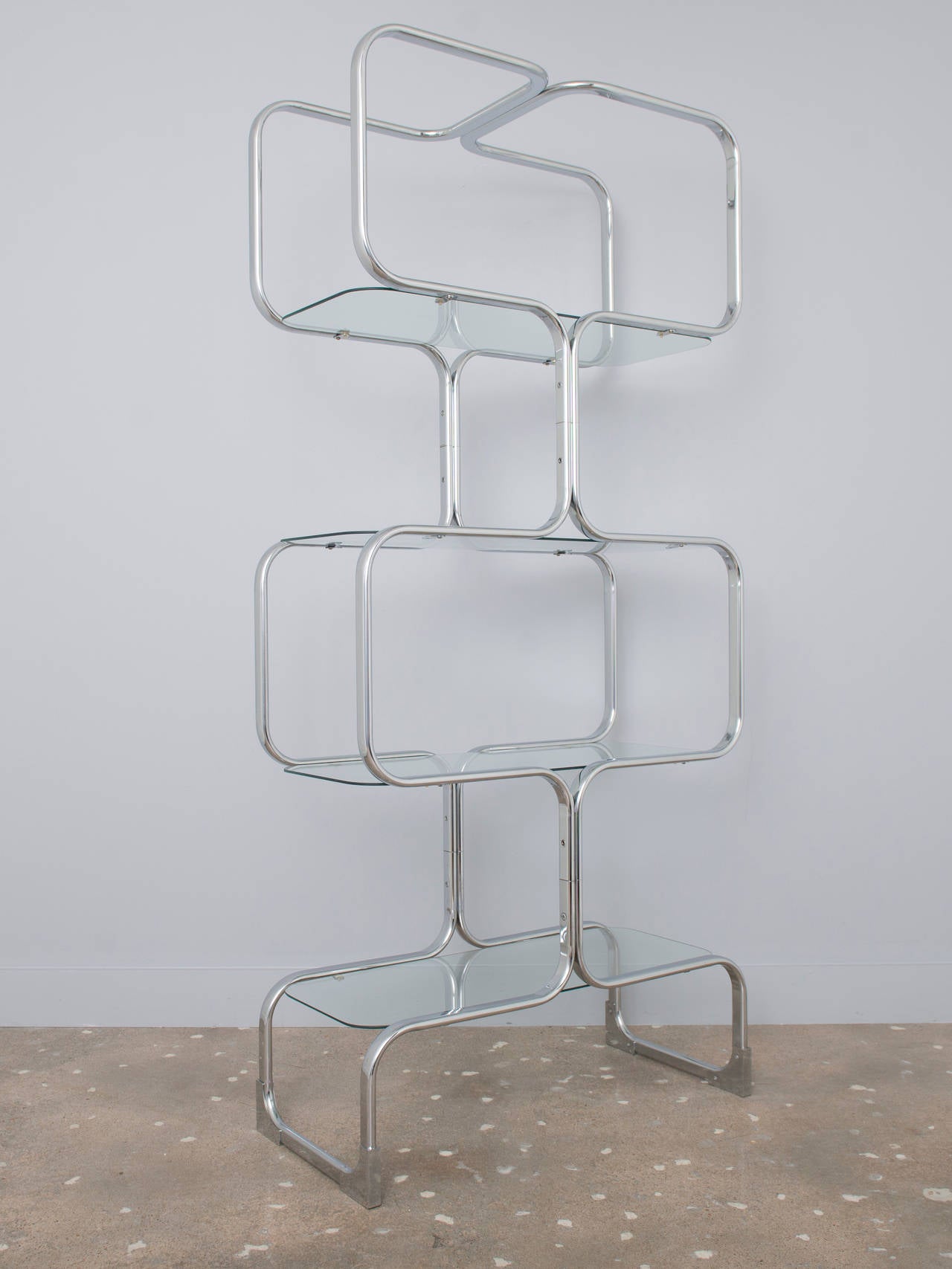Etagere italiana degli anni '70 in cromo e vetro di Tricom.