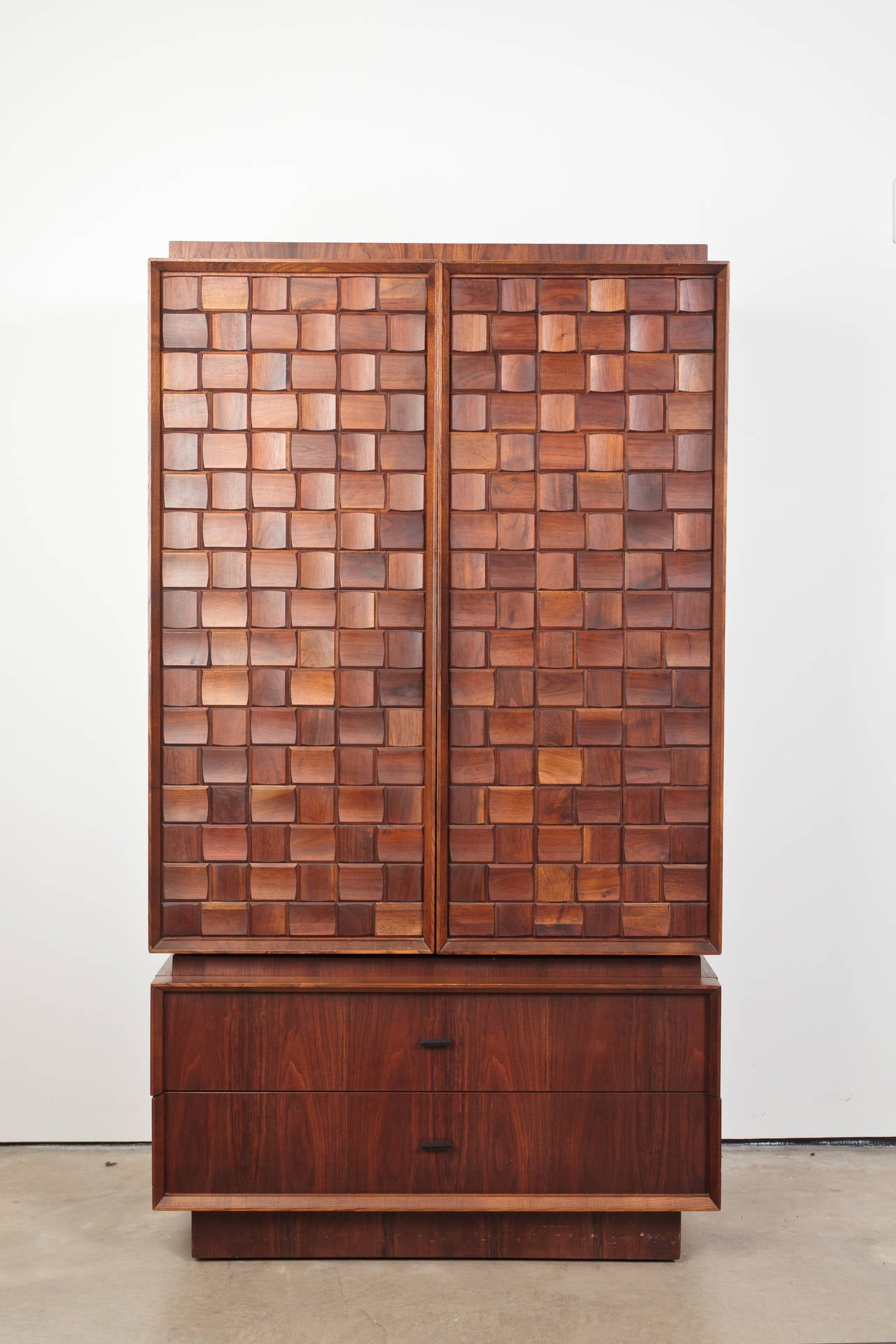 The detailing on this is exquisite. The cabinet and drawer faces have alternating vertical and horizontal wooden 