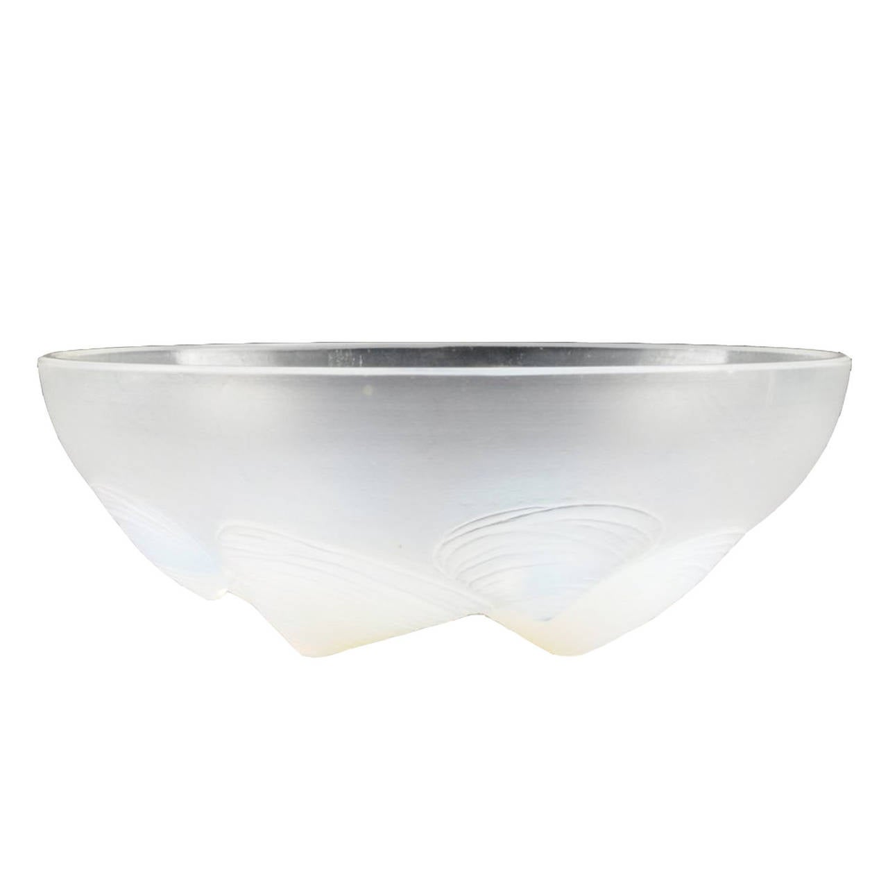 French Art Deco Opalescent Glass Clam Shell Bowl by Sabino In Excellent Condition In New York, NY