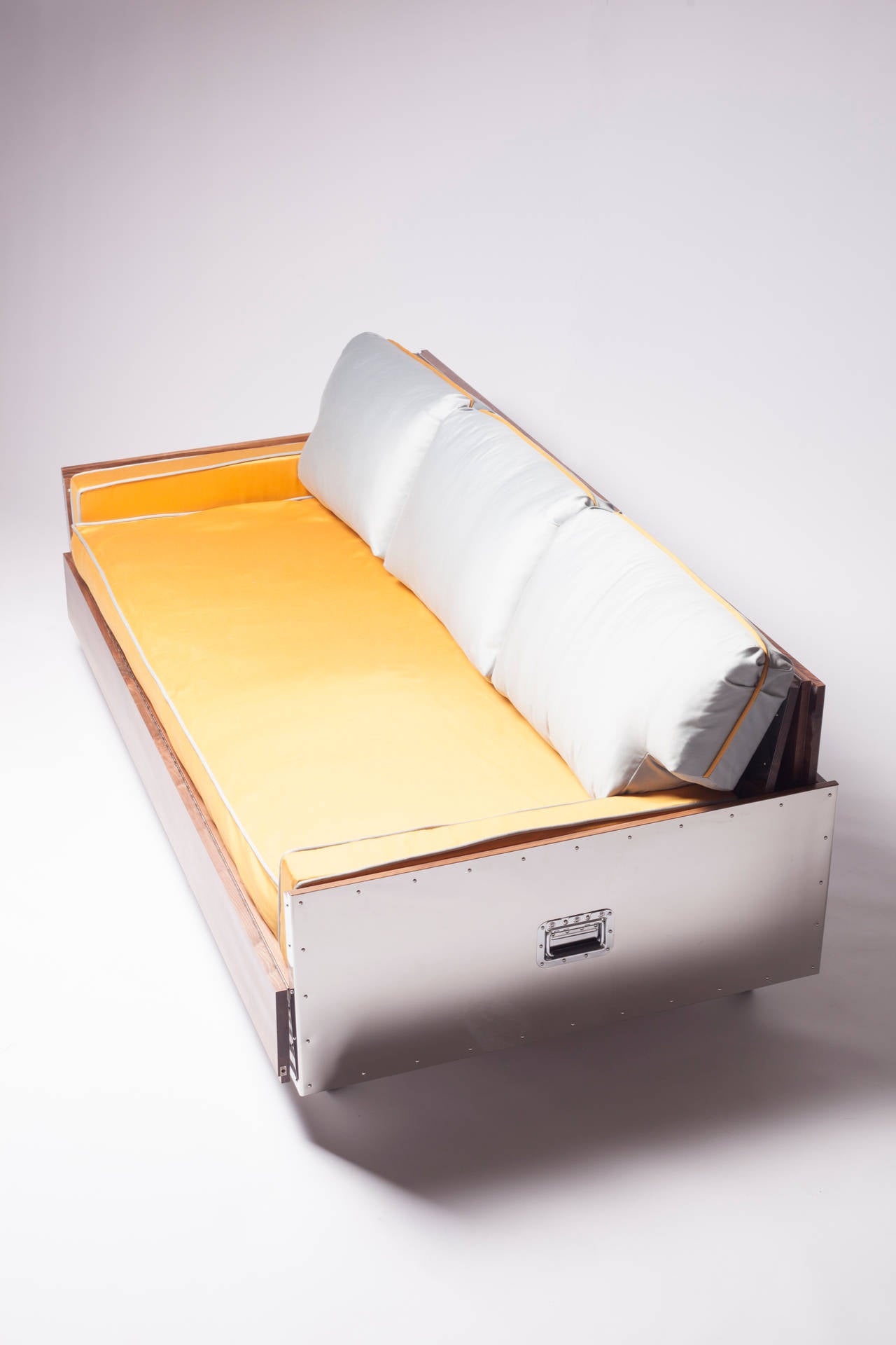 The newest addition to The Crates stainless steel series includes a sofabed, made of mirror-finish stainless steel, walnut and with down-filled.

Naihan’s idea for the Crates originated from the uncertainty of Beijing’s shifting urban playground,