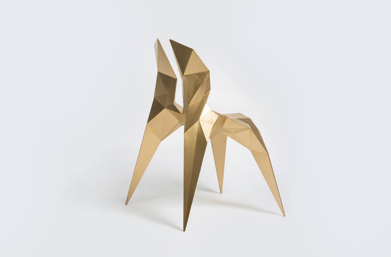 Chaise de salle à manger fendue unique en laiton par Zhoujie Zhang Neuf - En vente à Beverly Hills, CA
