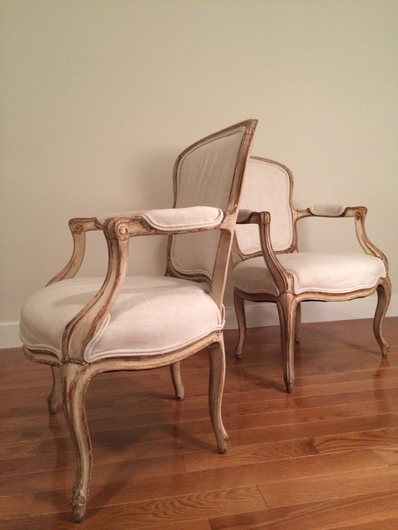 19th Century Pair of French Louis XV Style Fauteuils In Distressed Condition In Southampton, NY