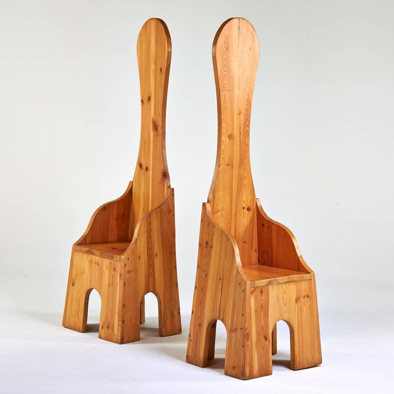 Pair of high back knotty pine chairs in the spirit of Mario Ceroli, Italy c. 1970.