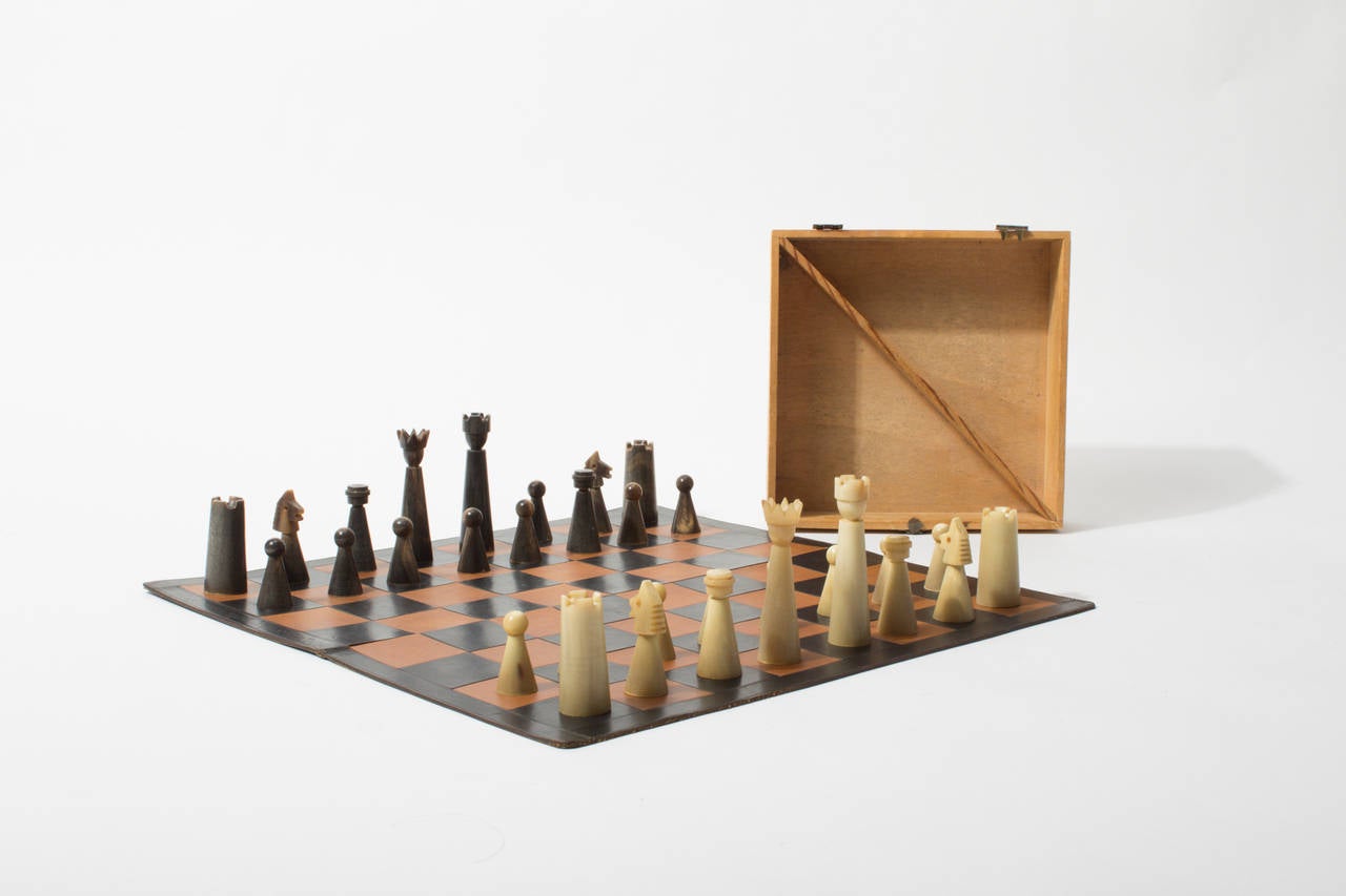 Rare and Early Horn Chess by Carl Auböck In Good Condition In Vienna, Vienna