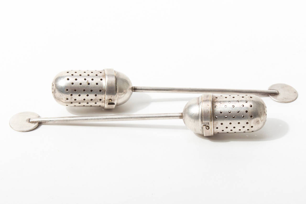 The electroplated tea infusers designed by the trained silver smith Christian Dell in ca. 1924 were produced at the metal workshop of the Bauhaus Weimar.

Dell teached studied himself at the 'Großherzoglich Sächsischen Kunstgewerbeschule Weimar'