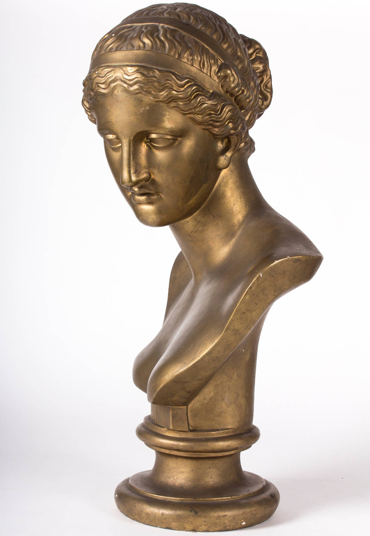 A large c. 1900 plaster bust of Hygieia In Good Condition For Sale In Vienna, Vienna