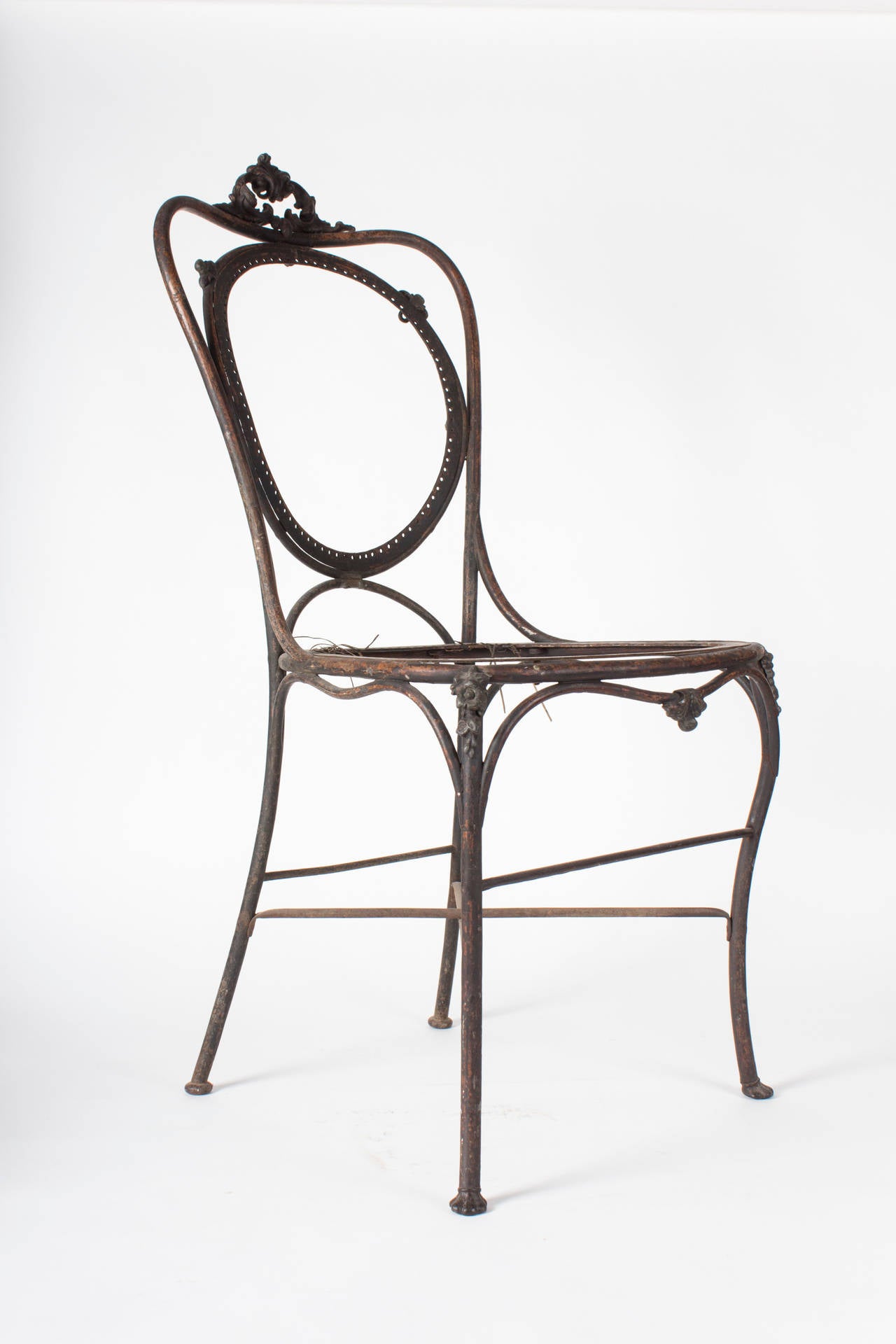 Iron with applied cast spelter foliate decorations. The woven cane (or
palm) of seat and back is missing but could be replaced.
Seating height 44,5 cm, total height 96,5 cm.

Literature:
Eva B. Ottilinger, Liselotte Hanzl, Kaiselriche