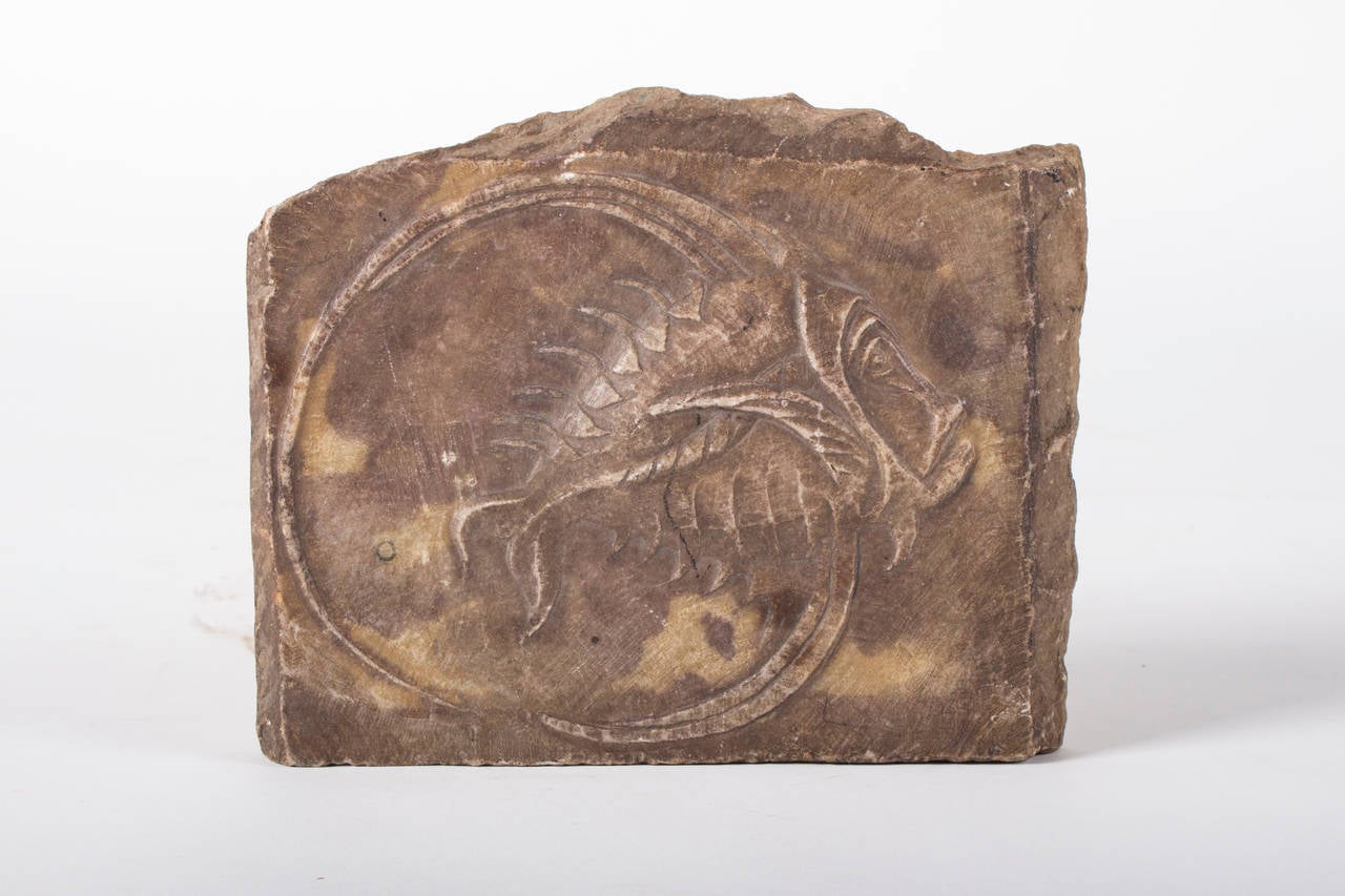 circa 1900, white patinated marble, depicting a deep sea fish. Dimensions:
3 x 21 x 17 cm.