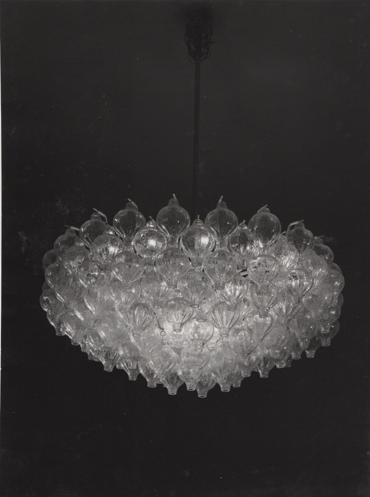 Lucca Chmel (1911-1999) for J. T. KALMAR: Tulip glass Chandelier
Vintage photograph from ca. 1950. Size: 23 x 17,2 cm.

Lucca Chmel (1911-1999) was an important Austrian photographer. She is
very famous for her architectural photography and
