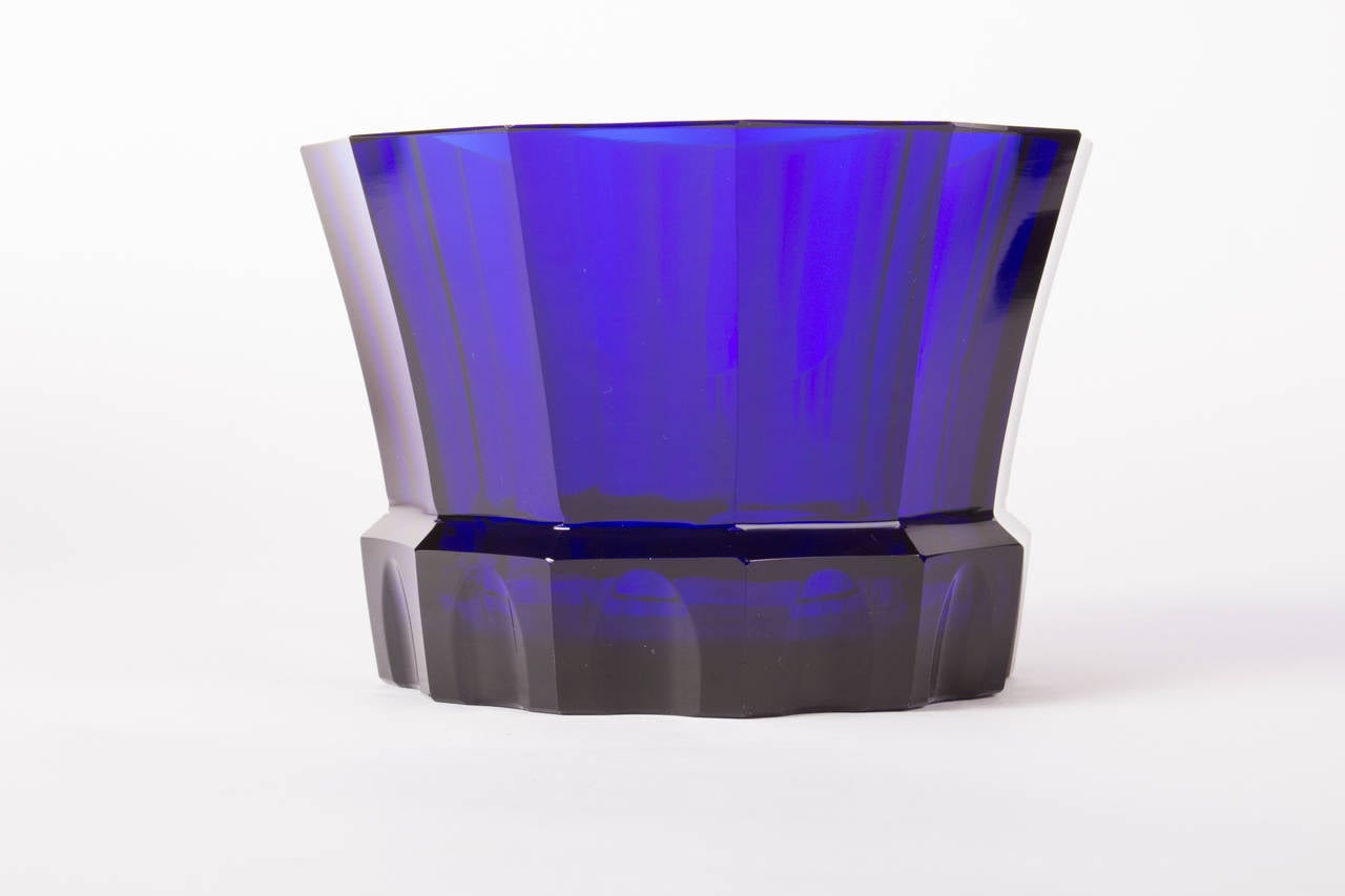 The striking centerpiece was designed by Josef Hoffmann in 1915 for the Wiener Werkstätte as a commission piece. The broad facets intersect the polished surface in 12 sections and give the vessel its characteristic gem like shape.

This