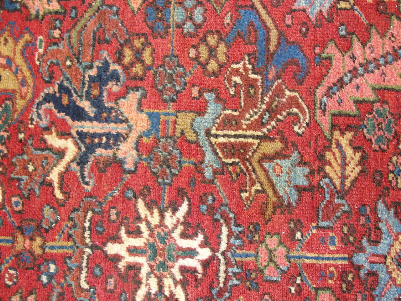 Antique Persian Heriz Carpet In Good Condition In Evanston, IL