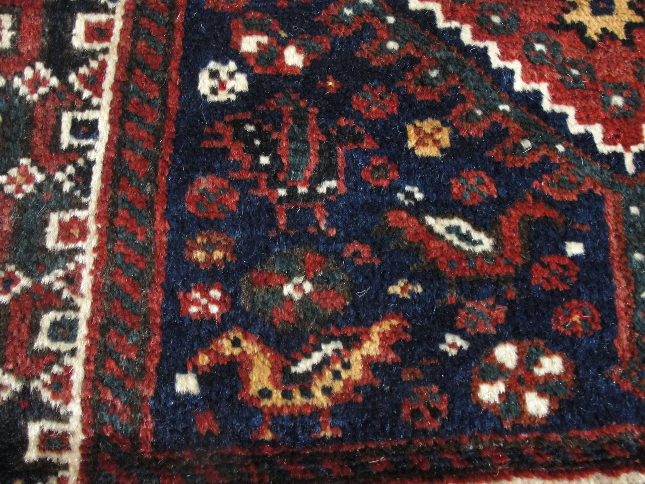 Antique Ghashghai Carpets Rug In Excellent Condition In Evanston, IL