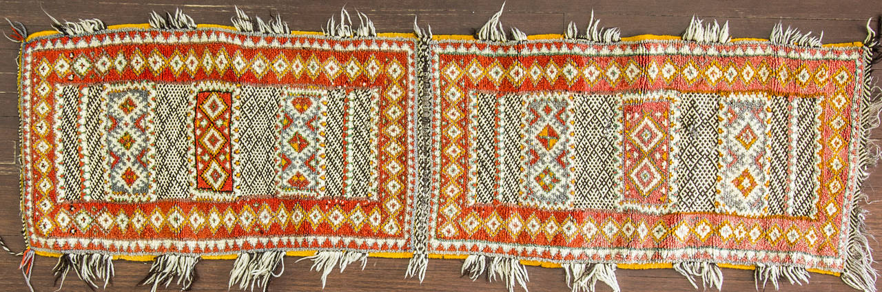 Beautiful Moroccan rug or bag (originally made as a saddle bag). Measures: 1'10