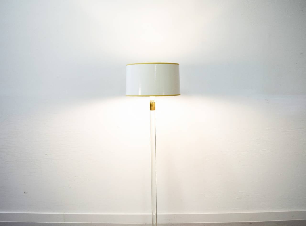 Lampada da terra in lucite e ottone di Hansen.