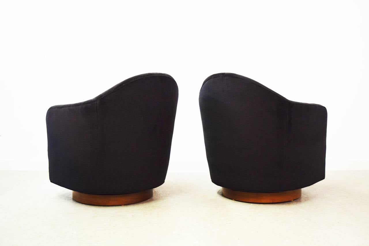Pair of Milo Baughman Swivel Chairs In Excellent Condition In Middlesex, NJ