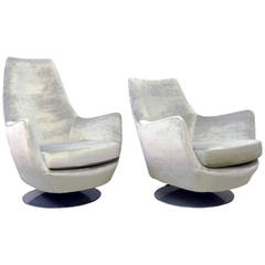 Pair of Milo Baughman His and Hers Swivel Lounge Chairs