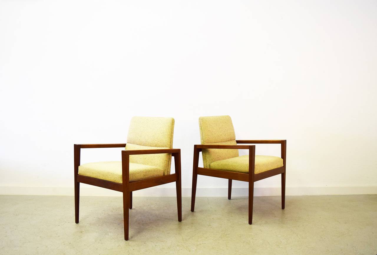 Pair of Mid-Century lounge armchairs by Jens Risom.